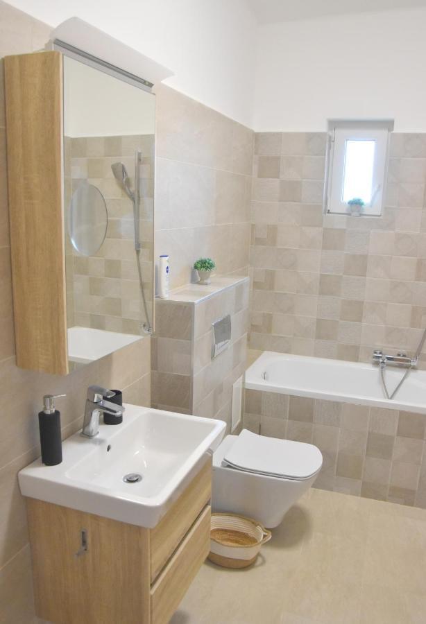 Voeroesko Apartmanhaz Balatonalmádi Zewnętrze zdjęcie